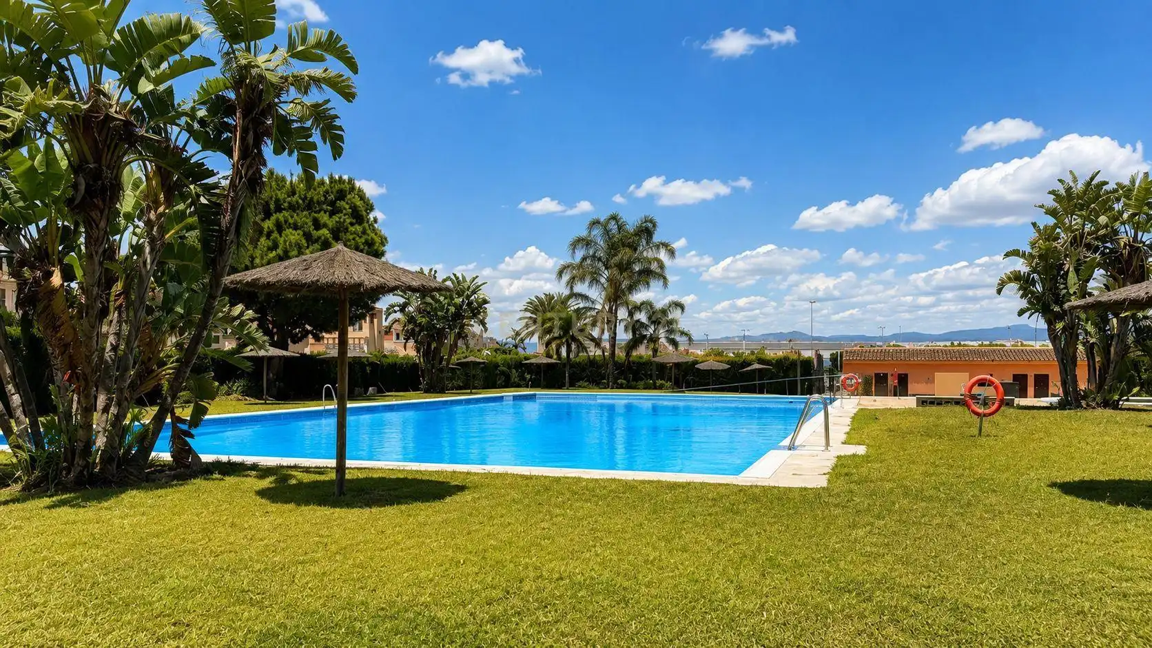 Piscina de Casa adosada en venda en Málaga amb Aire condicionat, Traster i Piscina