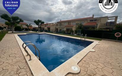 Piscina de Casa adosada en venda en Mont-roig del Camp amb Aire condicionat, Calefacció i Jardí privat