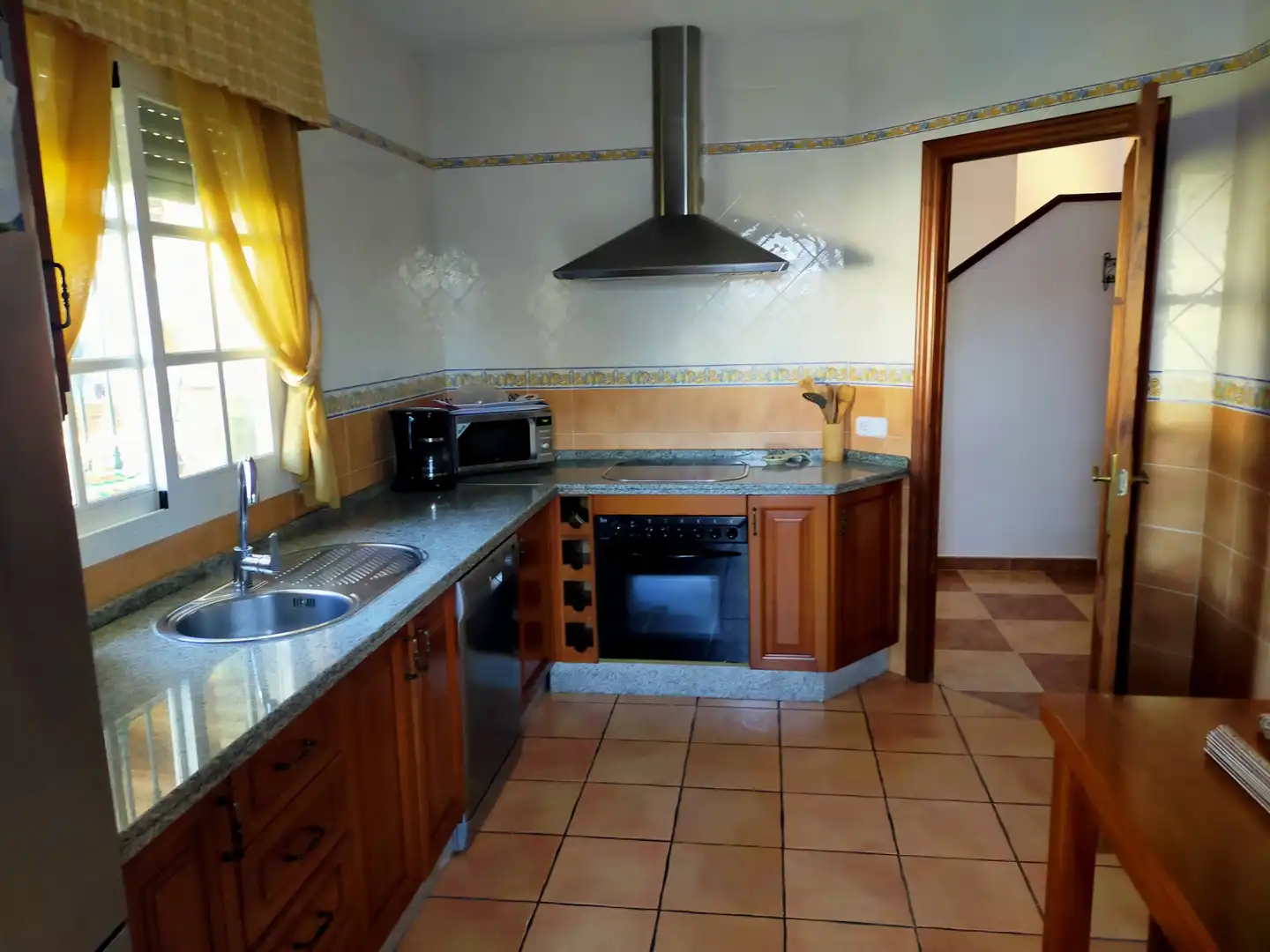 Cuina de Casa o xalet en venda en El Puerto de Santa María amb Jardí privat, Terrassa i Piscina
