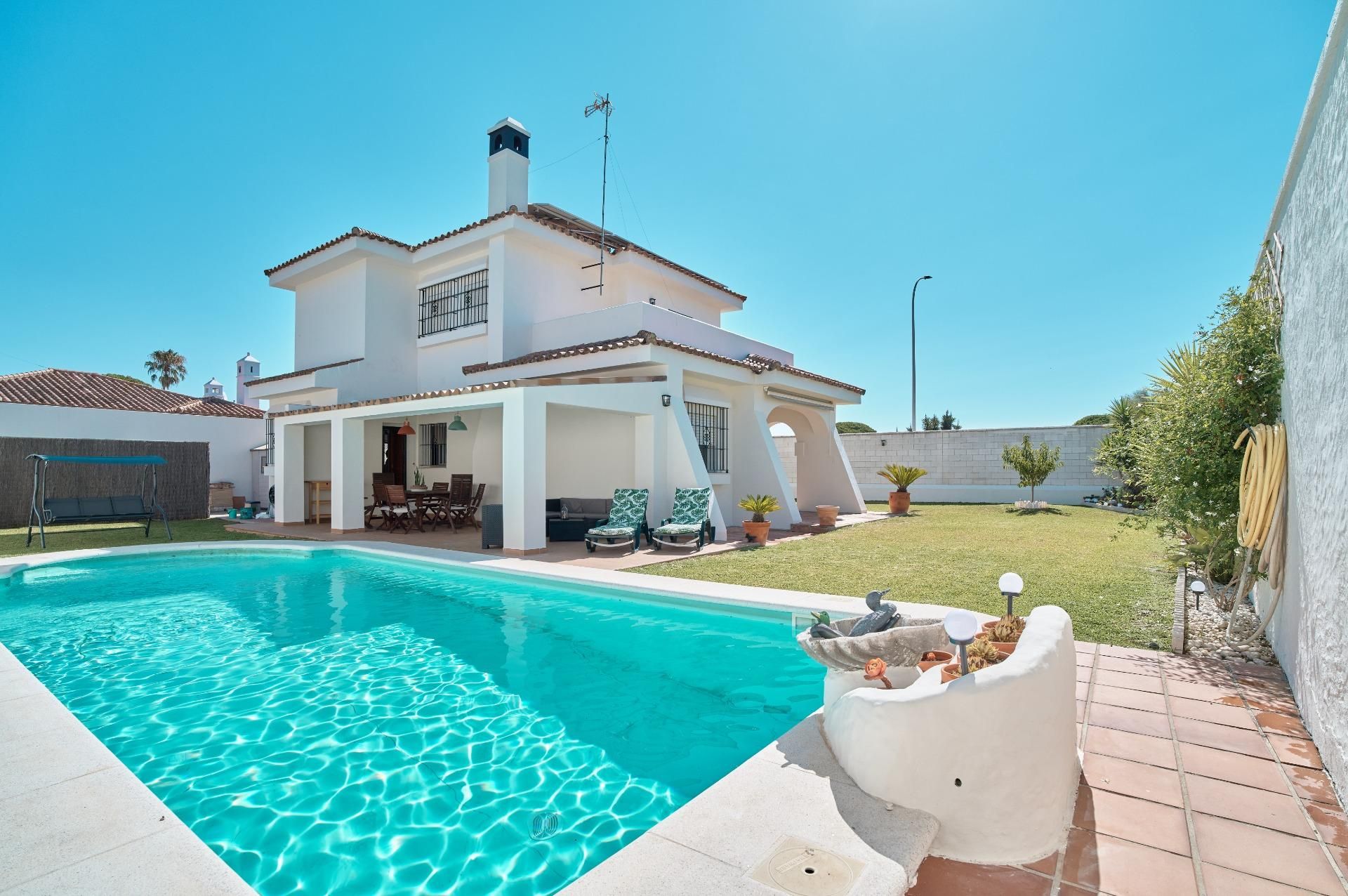 Exterior view of House or chalet for sale in El Puerto de Santa María  with Private garden and Community pool