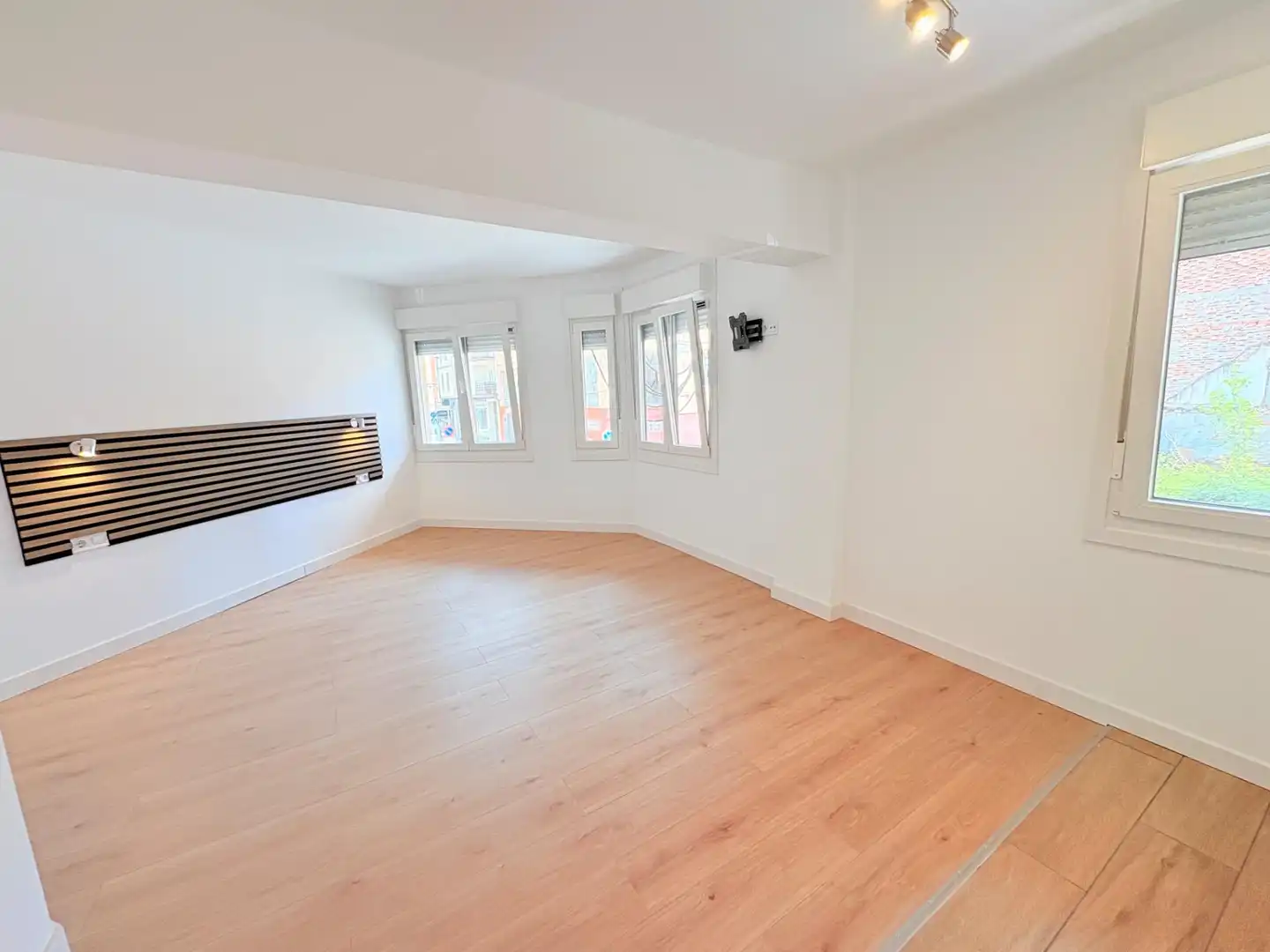 Sala d'estar de Edifici en venda en Ponferrada