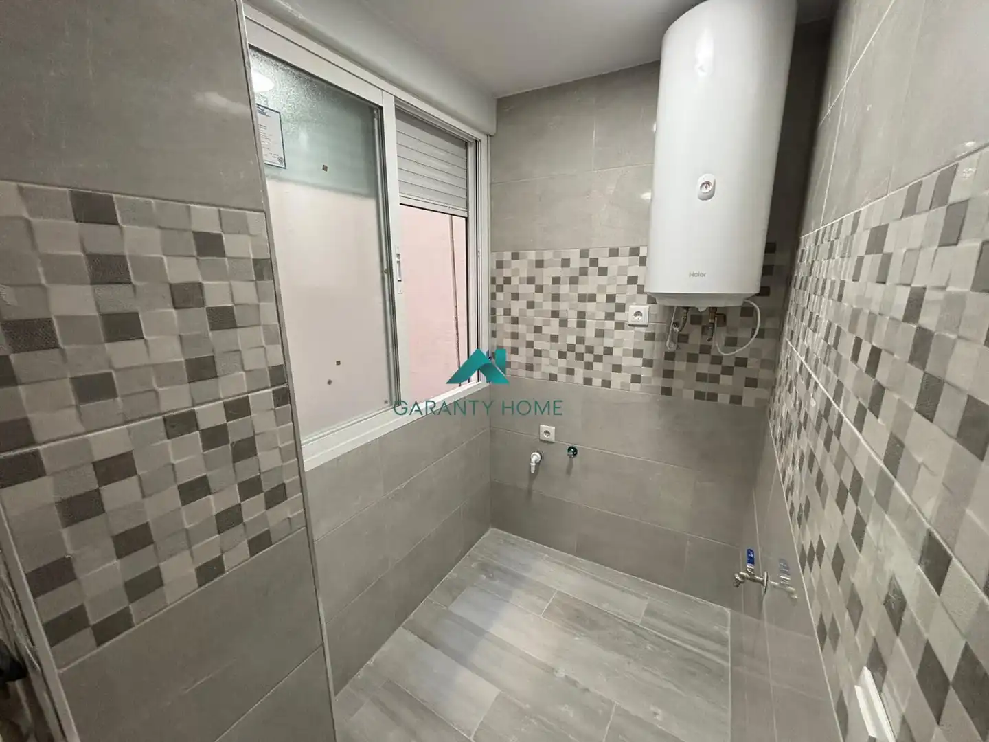Bathroom of Flat for sale in Jaén  with Storage room, Furnished and Balcony