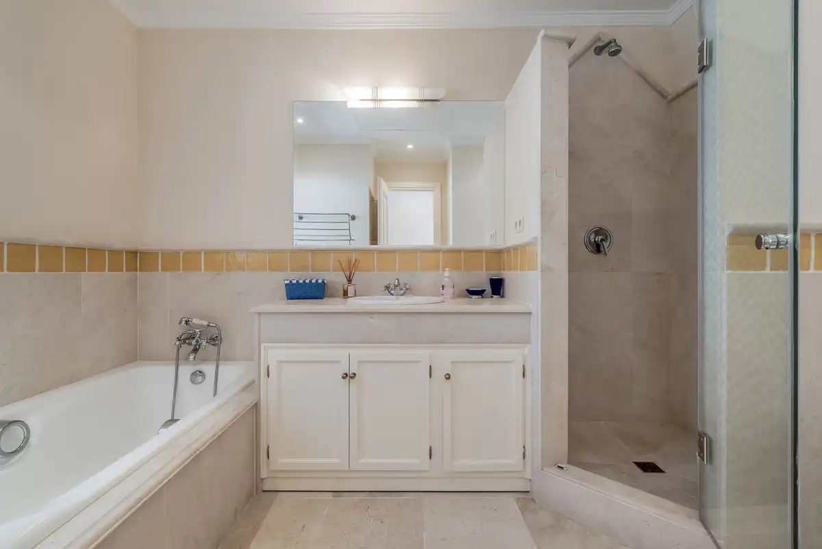 Bany de Casa o xalet en venda en Málaga amb Aire condicionat, Terrassa i Moblat