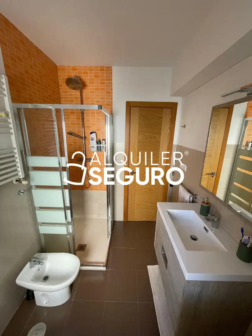 Baño de Piso de alquiler en Madrid con Aire acondicionado, Calefacción y Terraza