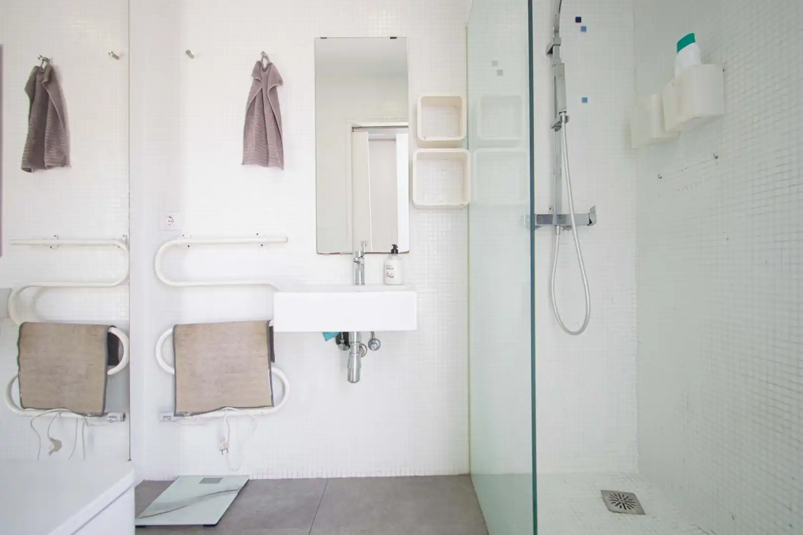 Bathroom of Flat for sale in Sevilla  with Air Conditioner, Terrace and Furnished
