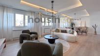 Sala d'estar de Àtic en venda en  Madrid Capital amb Aire condicionat, Terrassa i Piscina