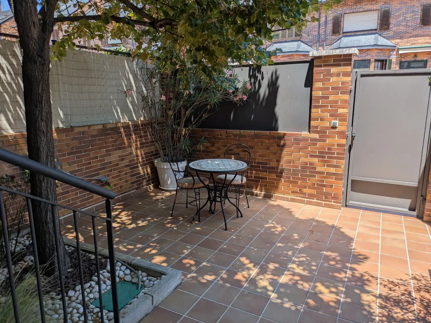 Terrassa de Casa adosada en venda en Boadilla del Monte amb Aire condicionat, Calefacció i Jardí privat
