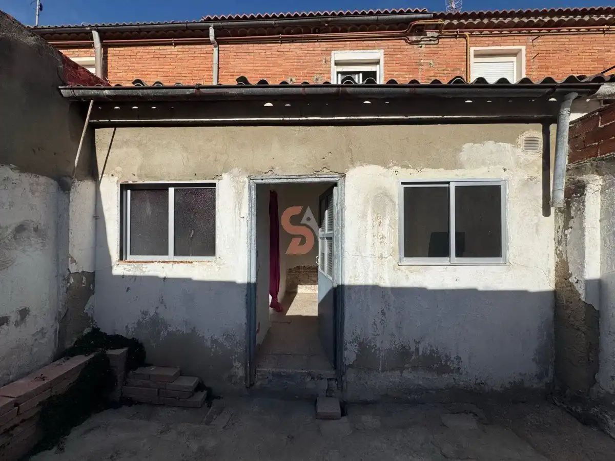 Exterior view of Houses for sale in Valladolid  with Heating and Terrace
