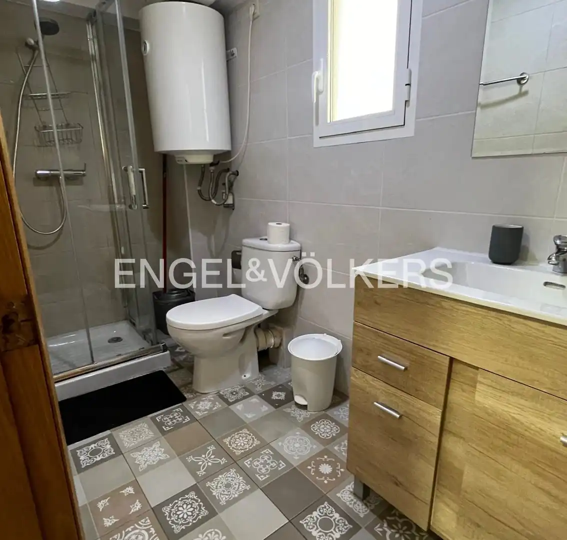 Bathroom of Flat for rent in Valencia  with Air Conditioner, Heating and Furnished