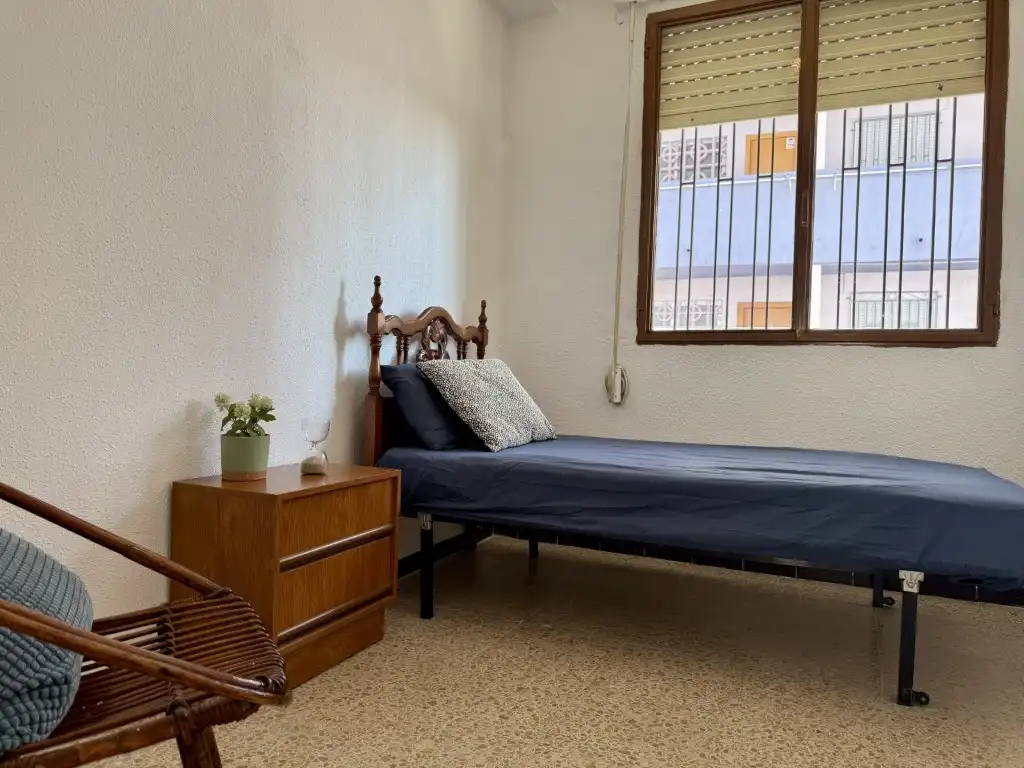 Schlafzimmer von Wohnung zum Verkauf in Benicasim / Benicàssim mit Waschmaschine und Balkon