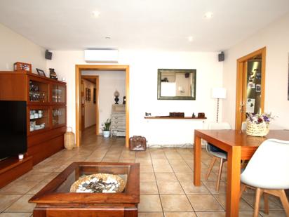 Flat for sale in Badalona  with Air Conditioner and Balcony