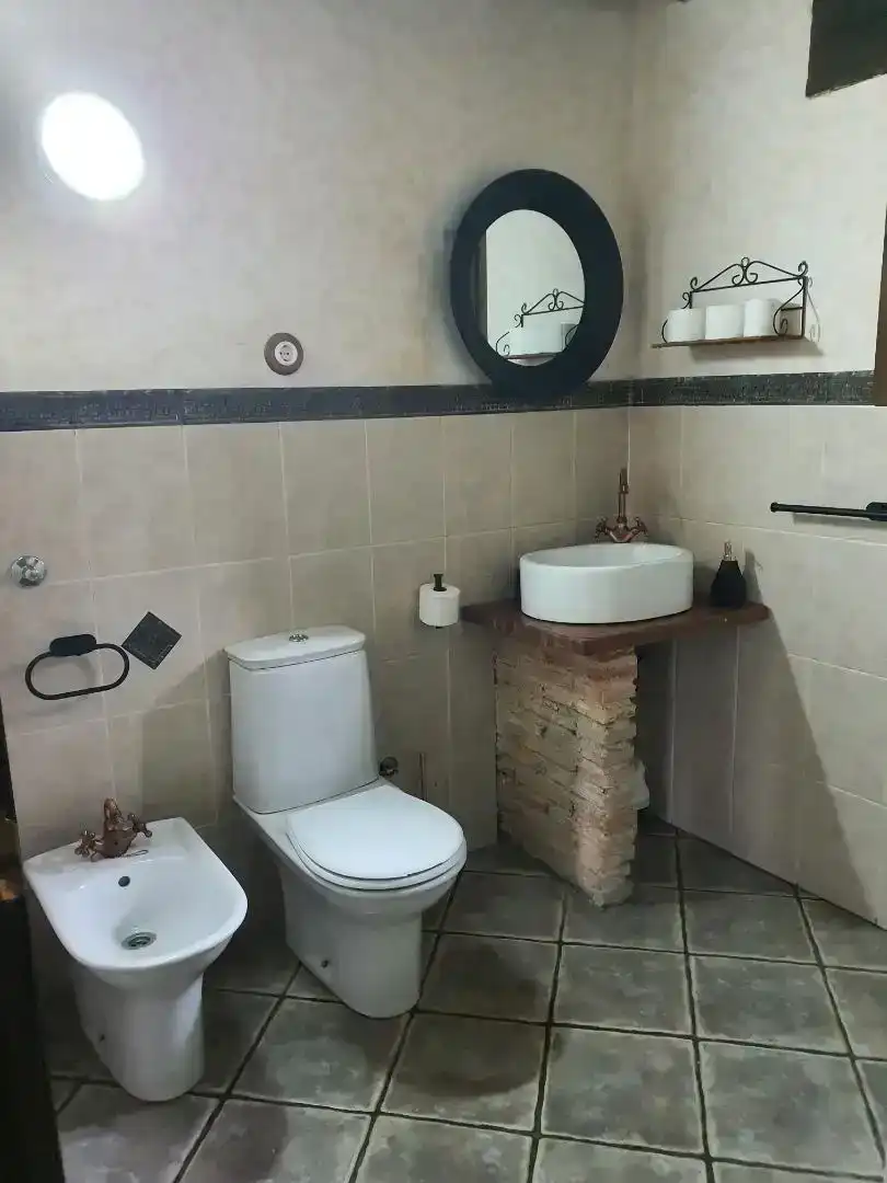 Badezimmer von Country house zum Verkauf in Madrid mit Klimaanlage, Privatgarten und Parkett