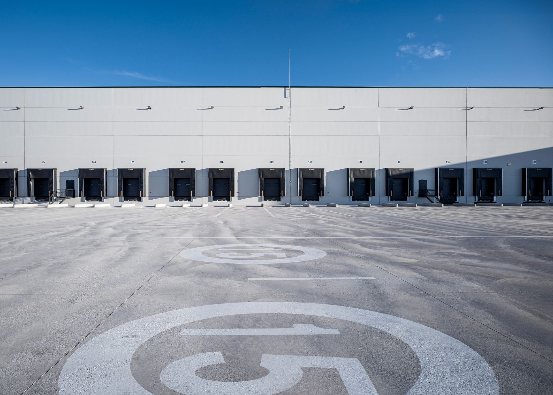 Exterior view of Industrial buildings for rent in Pinto