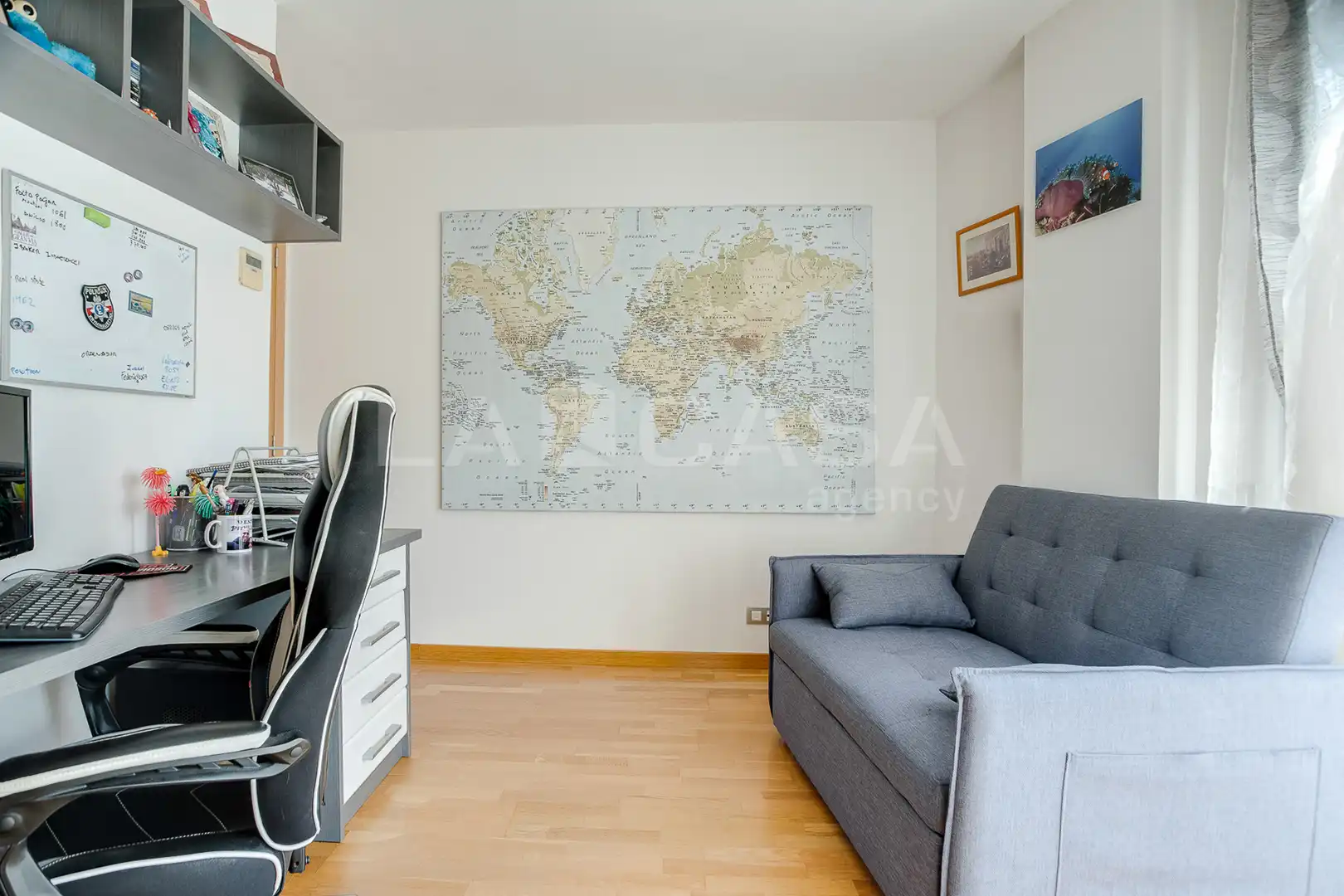 Sala d'estar de Pis en venda en Barcelona amb Piscina