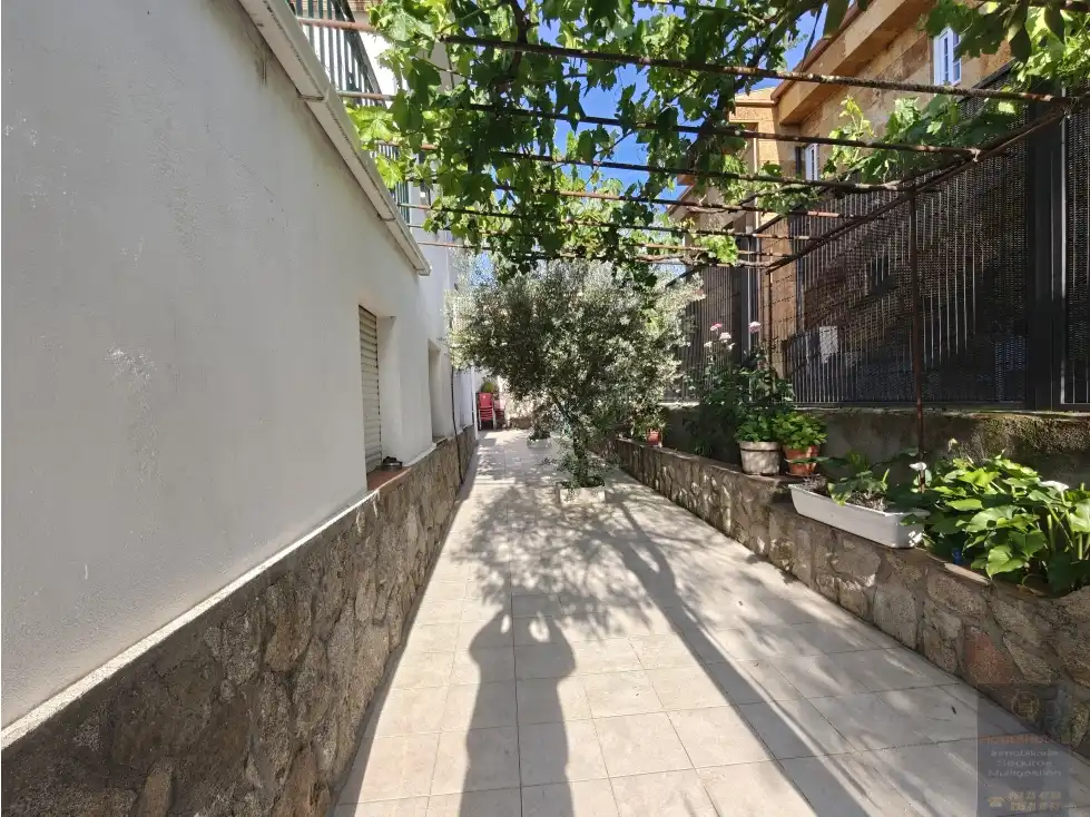 Exterior view of Houses for sale in Casarrubios del Monte  with Terrace and Furnished