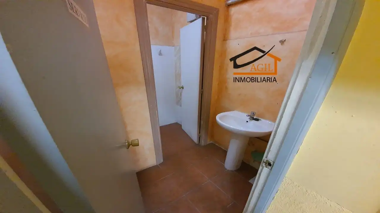 Baño de Local de alquiler en Leganés