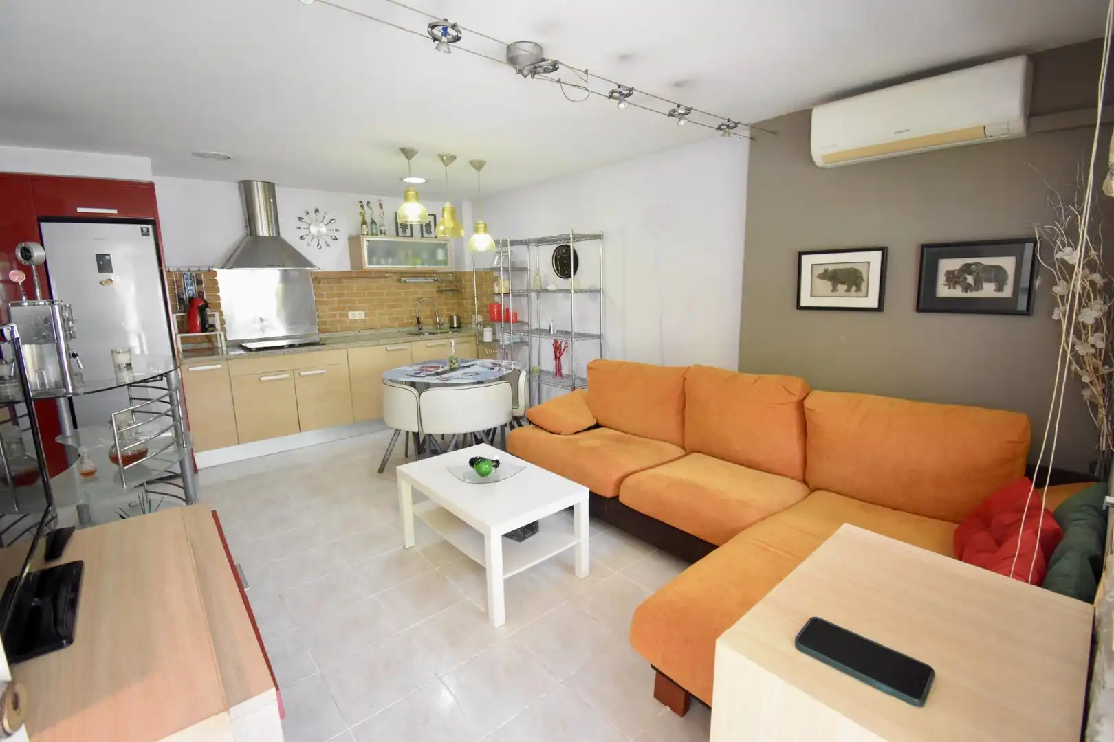 Wohnzimmer von Erdgeschoss zum Verkauf in El Campello mit Klimaanlage, Privatgarten und Terrasse
