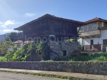 Casa amb jardí en venda a Candamo