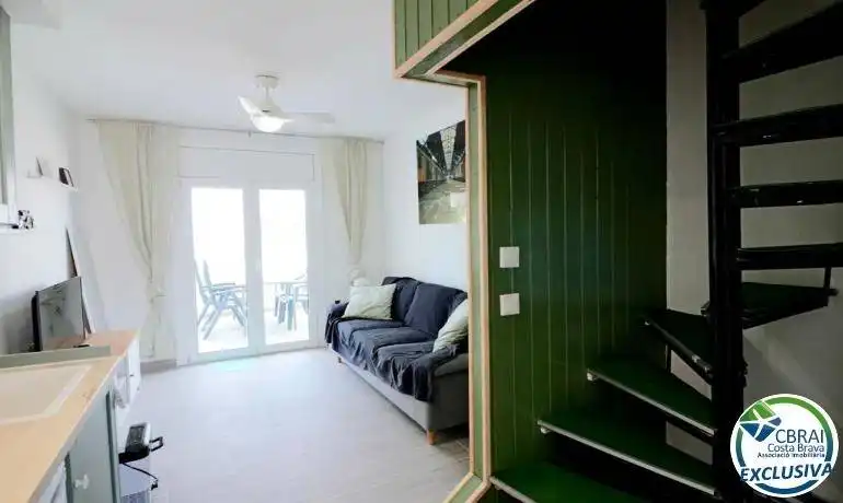 Sala d'estar de Casa o xalet en venda en Empuriabrava amb Terrassa i Moblat