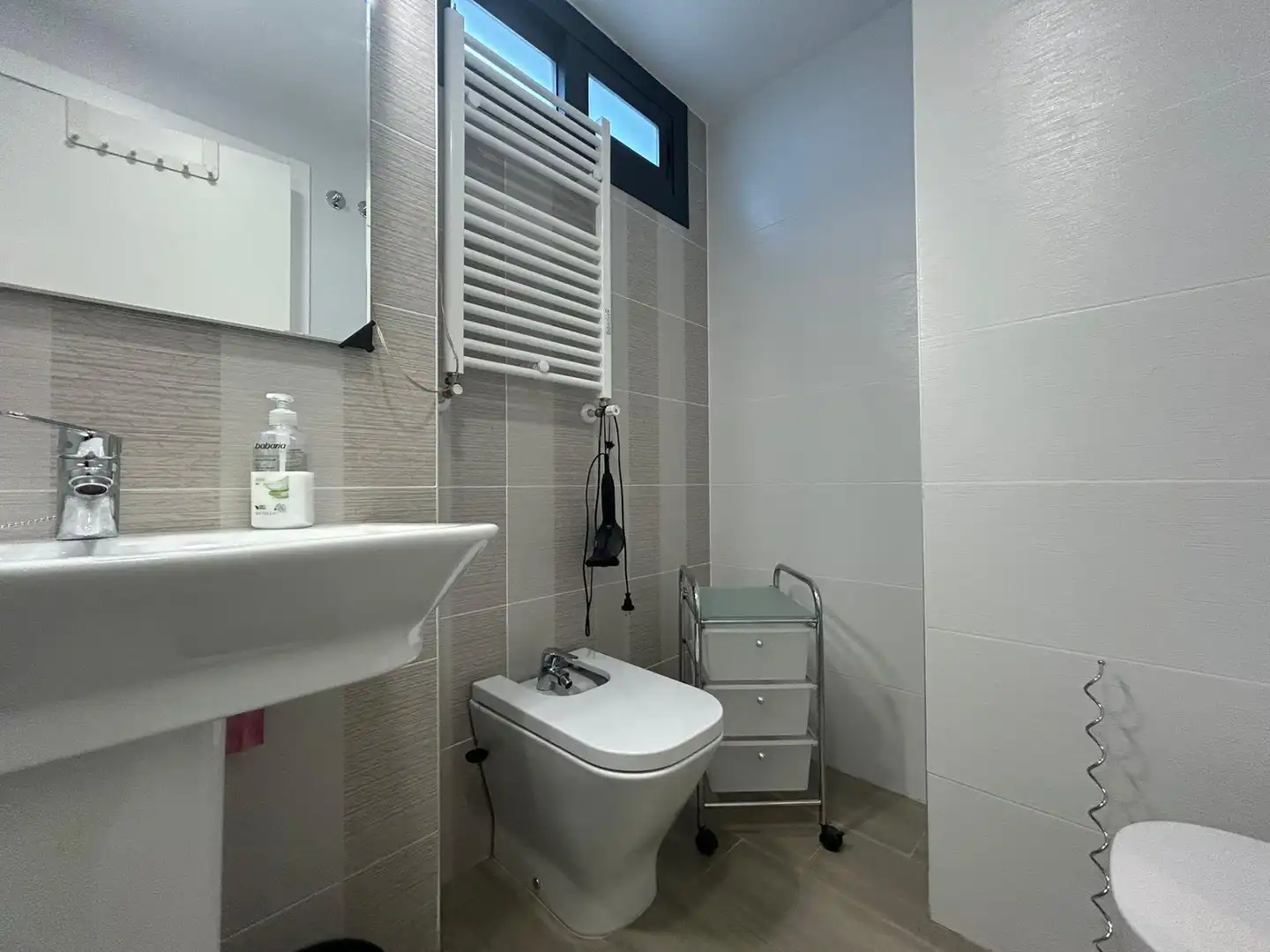 Bany de Apartament de lloguer en Madrid amb Calefacció, Jardí privat i Terrassa