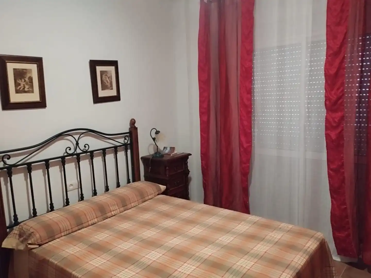 Dormitori de Casa adosada en venda en Tolox amb Moblat