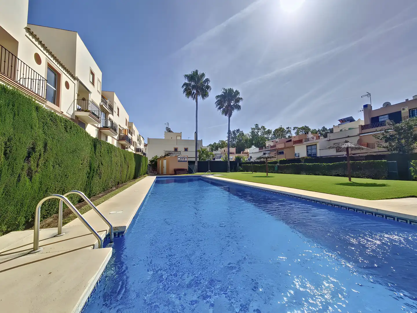 Piscina de Casa adosada en venda en Estepona amb Aire condicionat, Jardí privat i Terrassa
