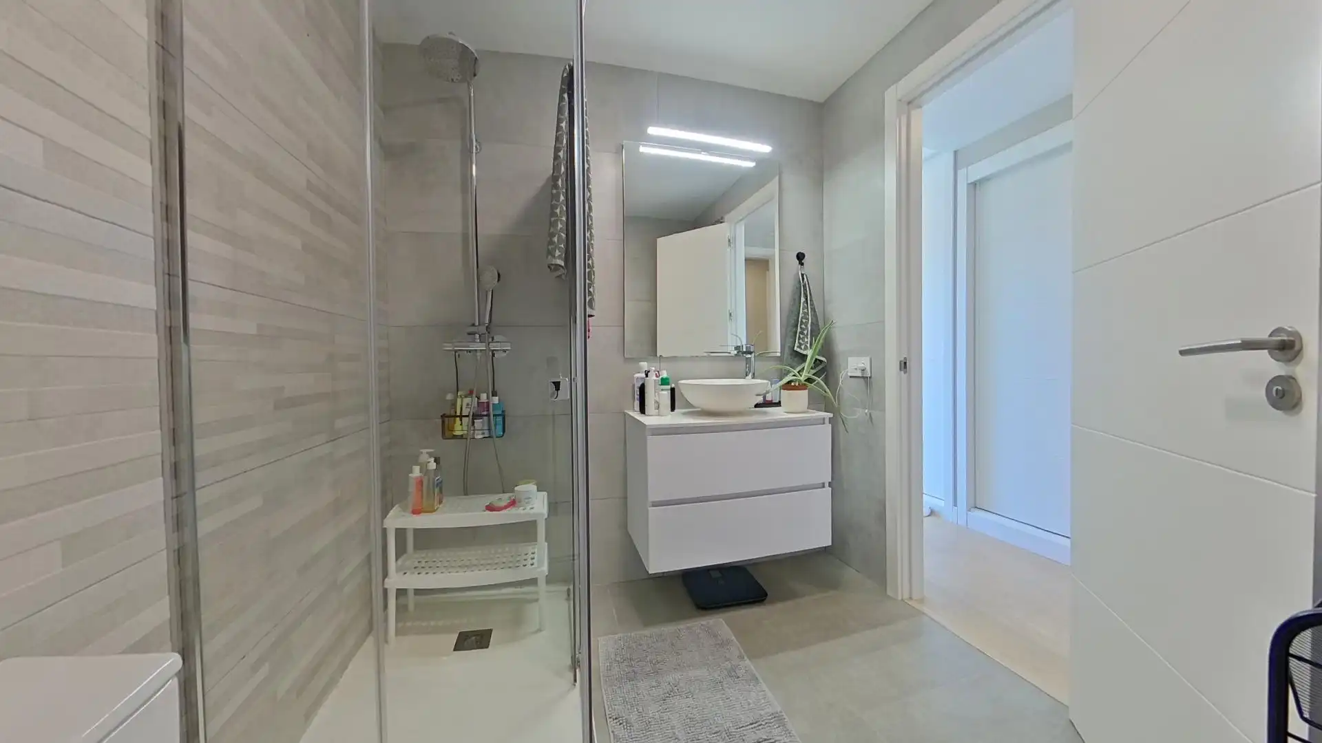 Baño de Piso de alquiler en Málaga con Aire acondicionado, Calefacción y Terraza