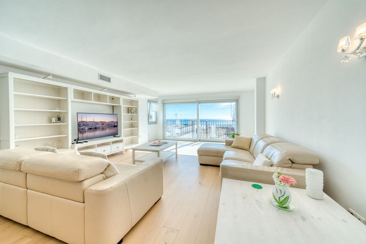Living room of Apartment for sale in Marbella  with Air Conditioner and Terrace