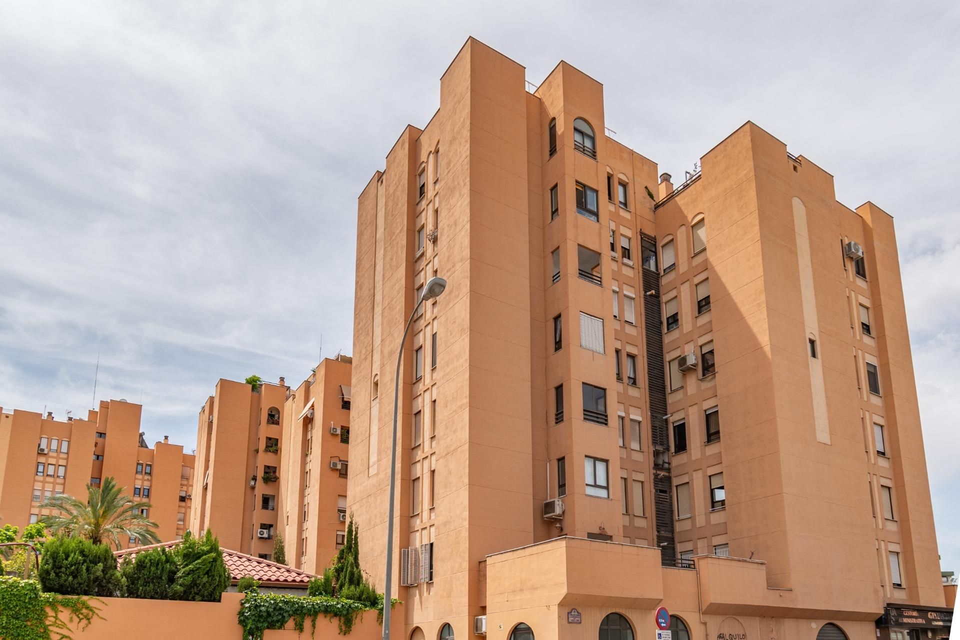 Vista exterior de Piso en venta en  Granada Capital con Aire acondicionado