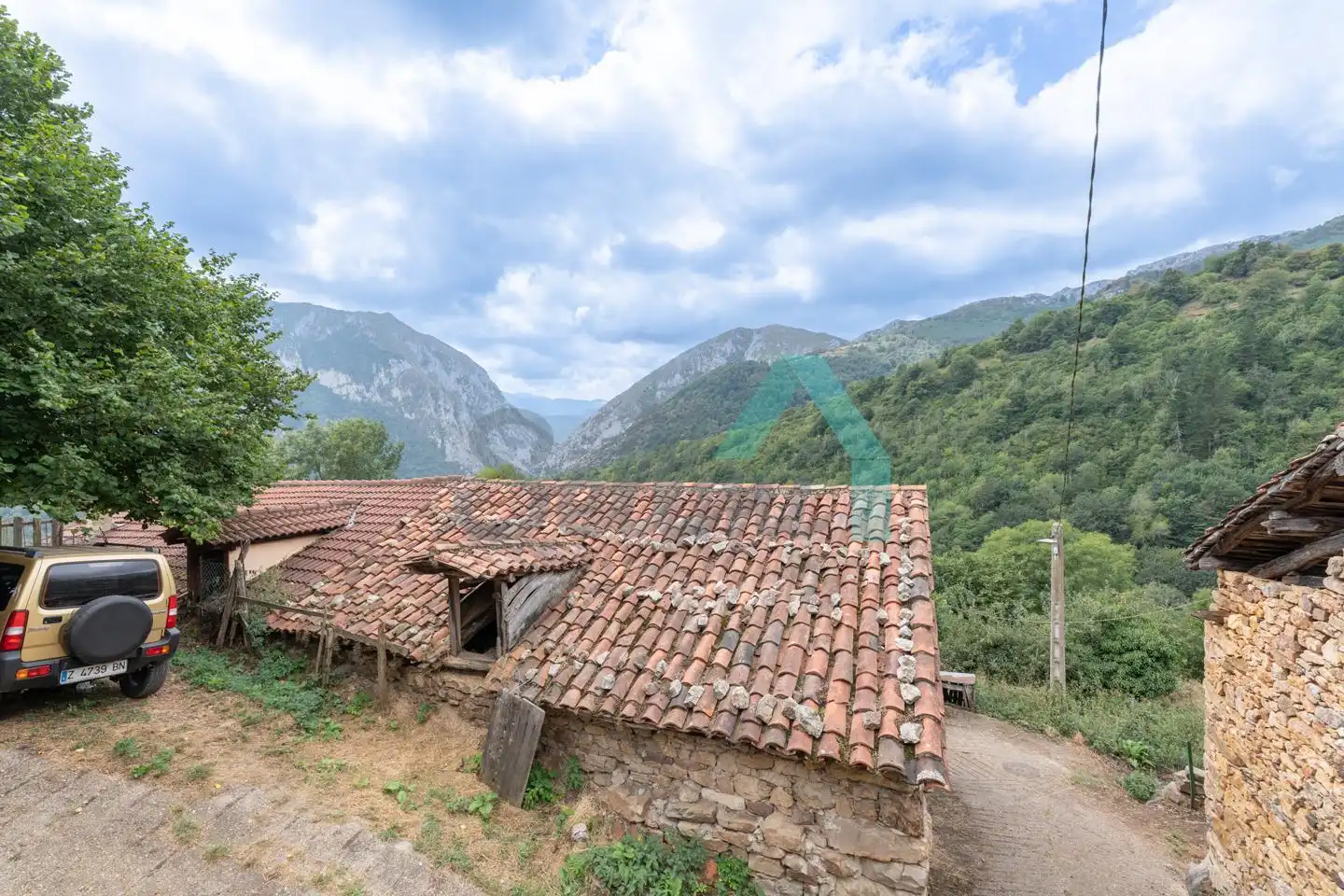 Einfamilien-Reihenhaus zum Verkauf in Lugar Bustiello, Proaza
