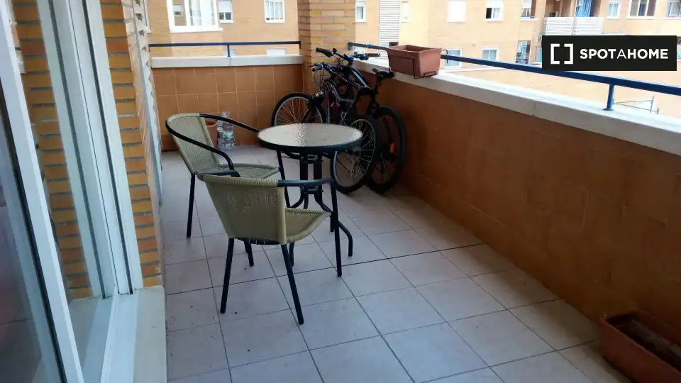 Terrassa de Pis per a compartir en Zaragoza amb Aire condicionat, Calefacció i Moblat