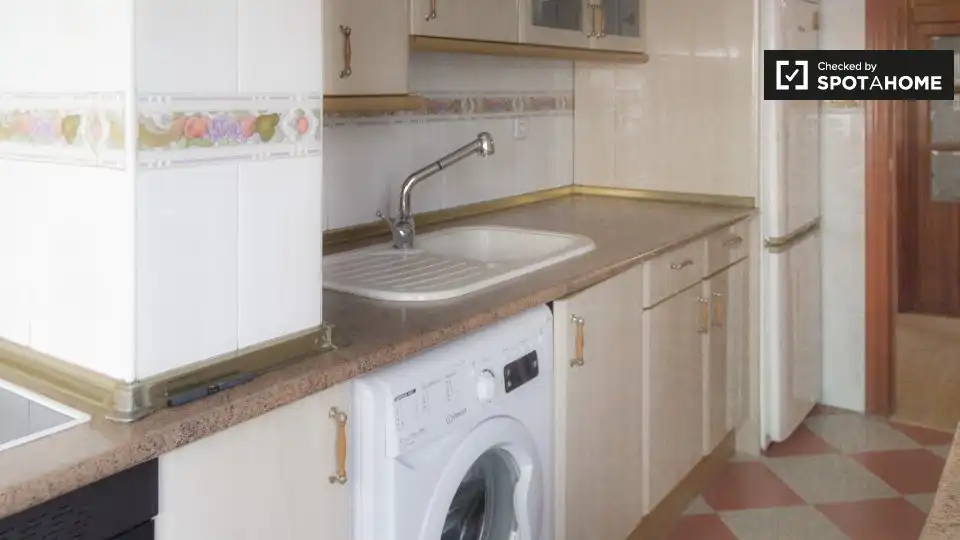 Kitchen of Flat for share in Madrid  with Air Conditioner, Heating and Terrace