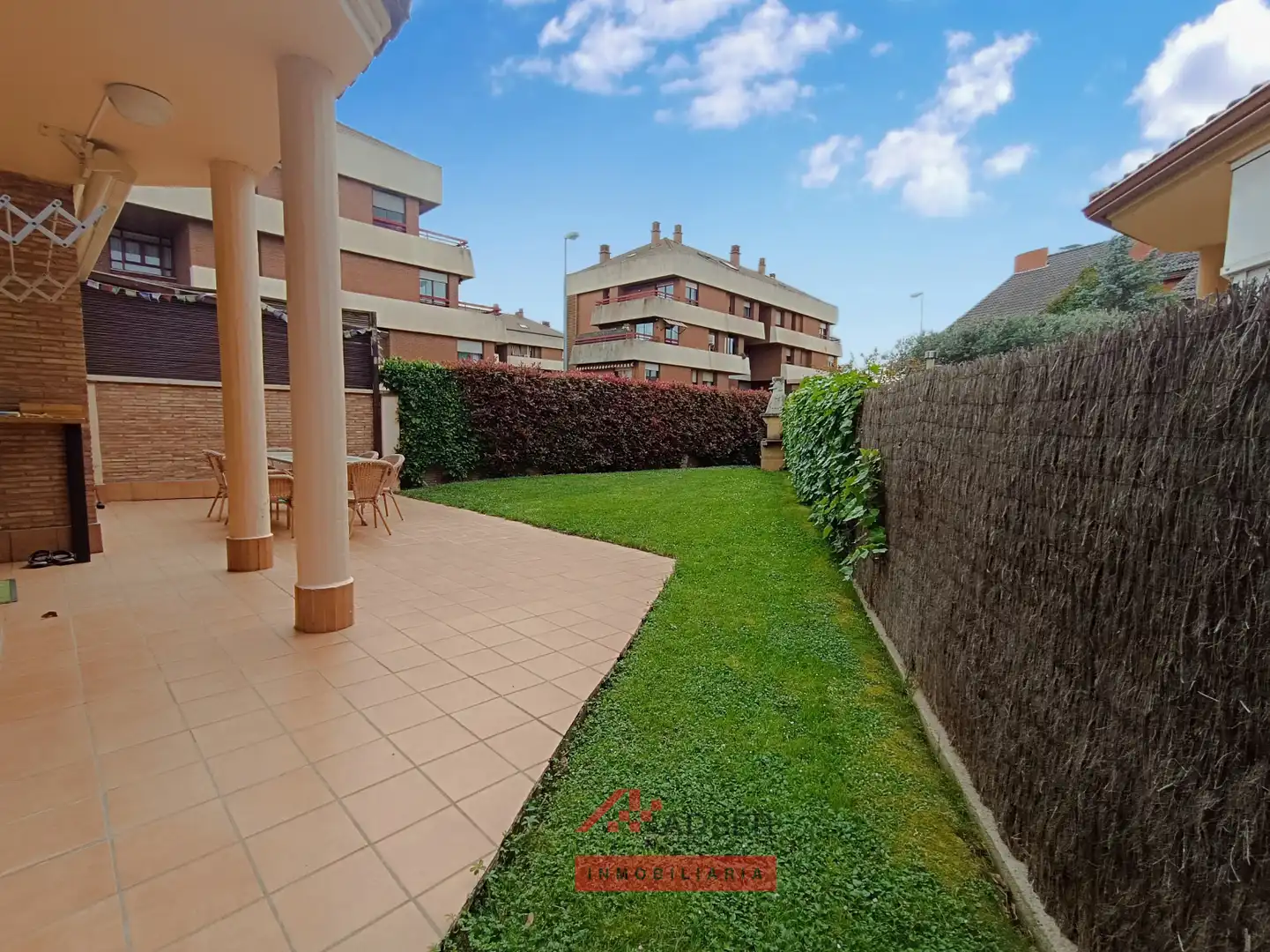 Jardí de Casa o xalet en venda en  Logroño amb Aire condicionat, Calefacció i Jardí privat