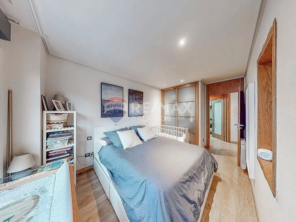 Dormitori de Apartament en venda en Vigo  amb Calefacció, Parquet i Traster