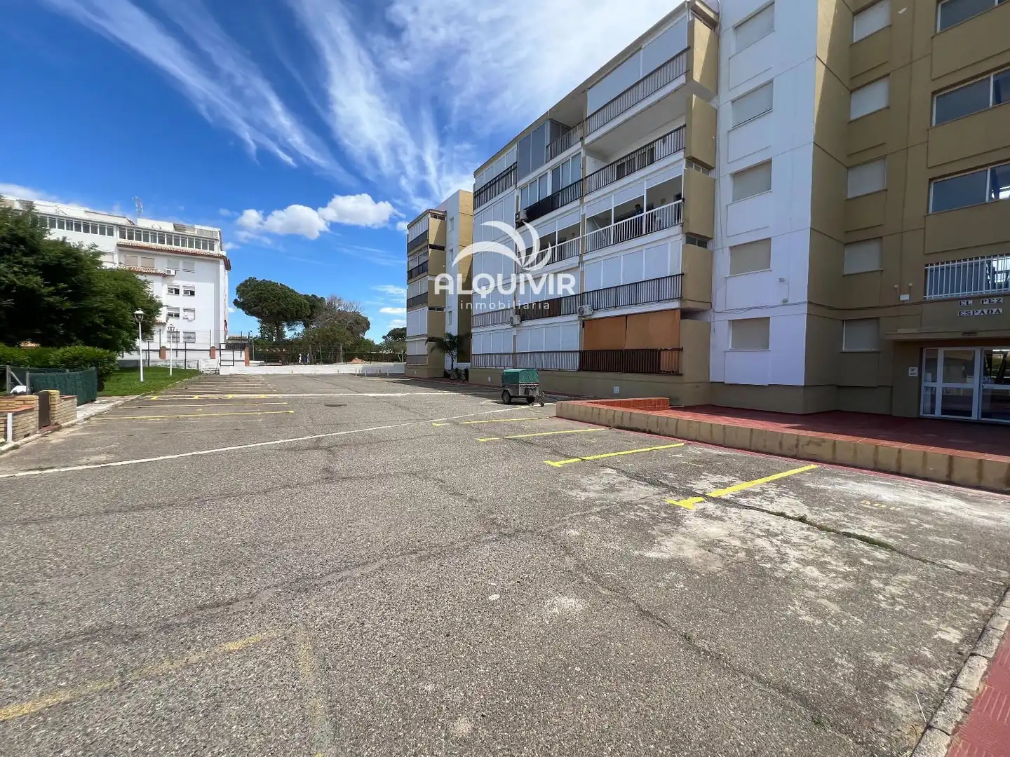 Parking de Piso en venta en Almonte con Terraza, Piscina y Amueblado