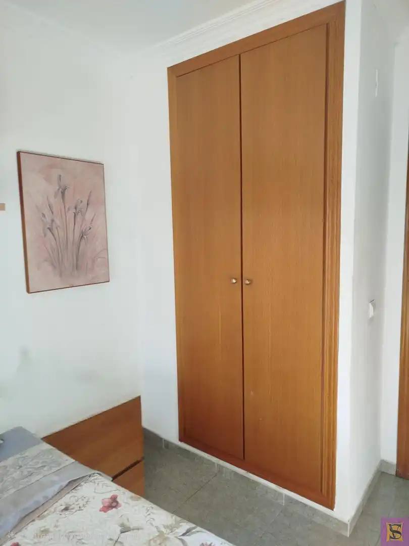 Dormitori de Pis en venda en La Pobla de Vallbona amb Aire condicionat, Moblat i Balcó