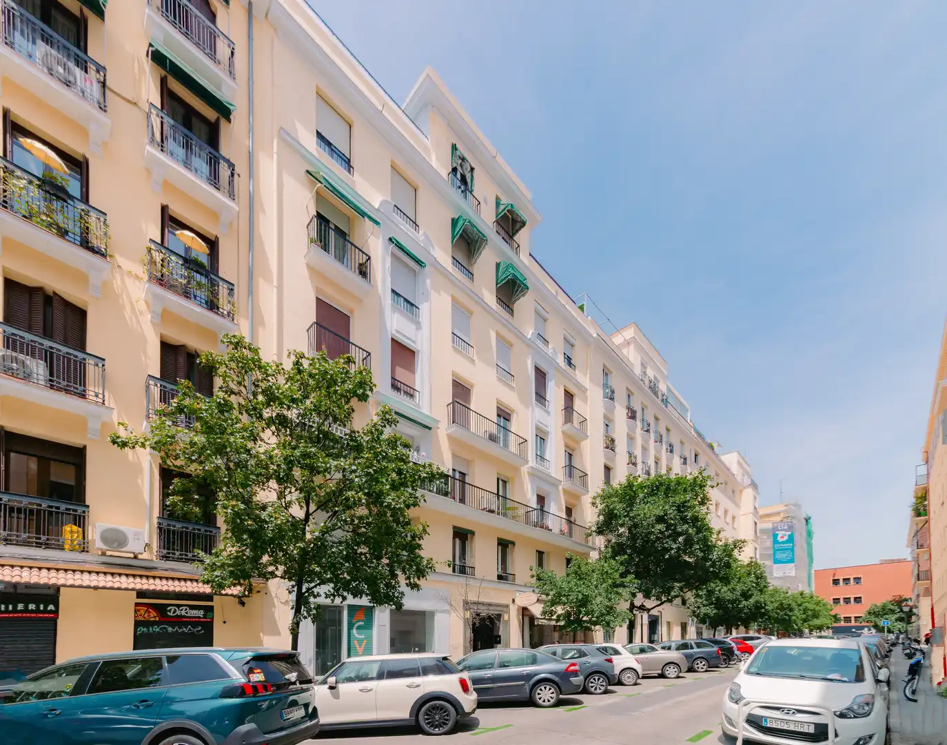 Vista exterior de Piso en venta en Madrid con Calefacción y Terraza
