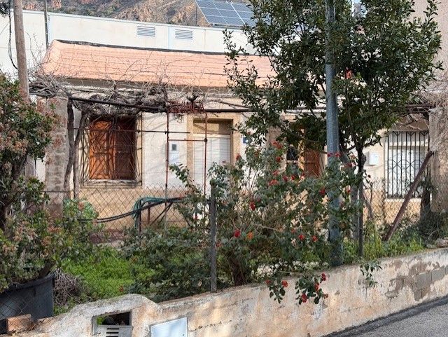 Vista exterior de Casa adosada en venda en Orihuela amb Jardí privat