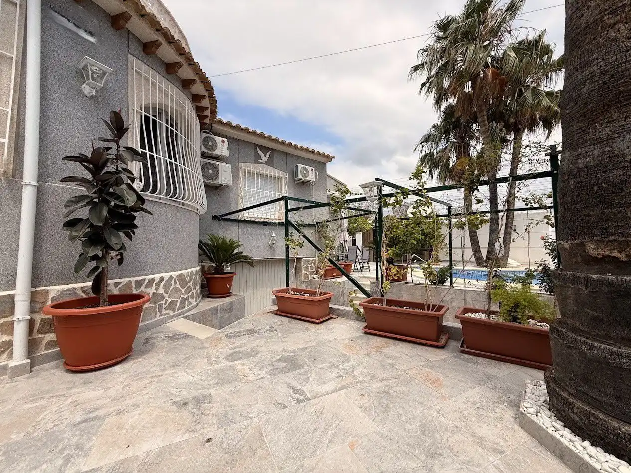 Terrassa de Casa o xalet en venda en El Campello amb Aire condicionat, Calefacció i Jardí privat