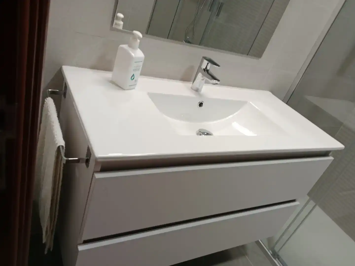 Bathroom of Flat for rent in Vigo   with Parquet flooring, Furnished and Balcony