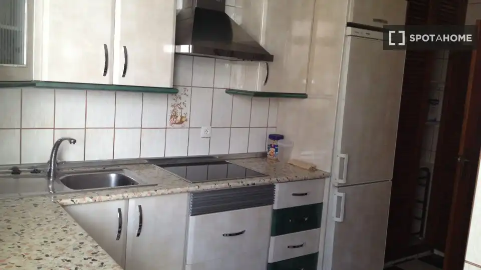 Cocina de Piso para compartir en Málaga con Aire acondicionado, Calefacción y Amueblado