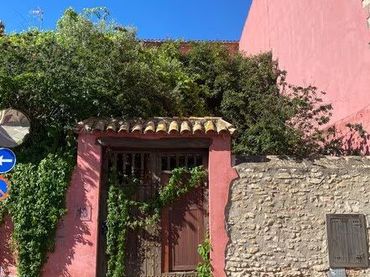 Hotel for sale in De la Pau