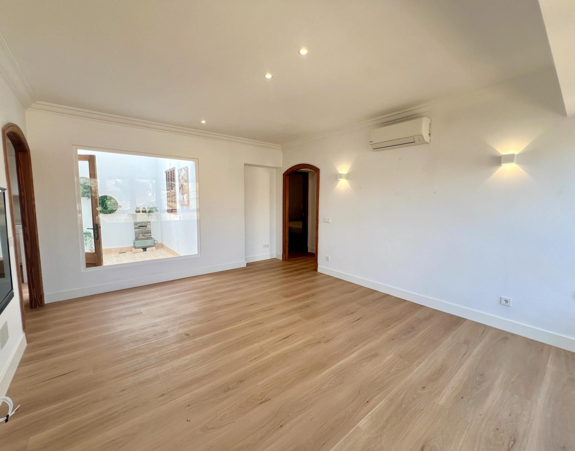 Living room of Apartment to rent in Santanyí  with Air Conditioner, Private garden and Parquet flooring