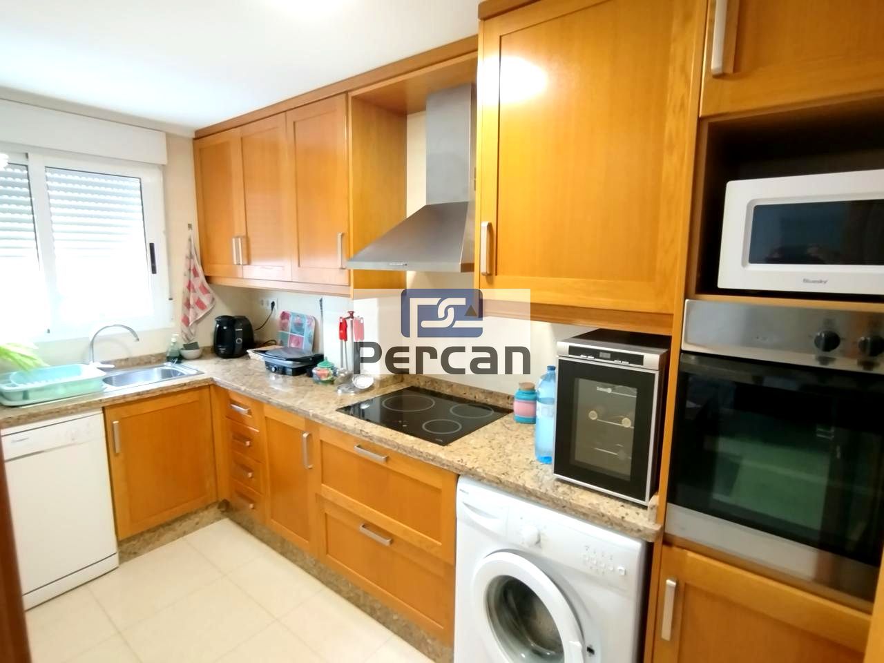 Cocina de Dúplex de alquiler en El Campello con Aire acondicionado, Amueblado y Piscina comunitaria