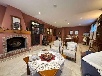 Sala d'estar de Casa o xalet en venda en Cuenca Capital amb Aire condicionat i Terrassa