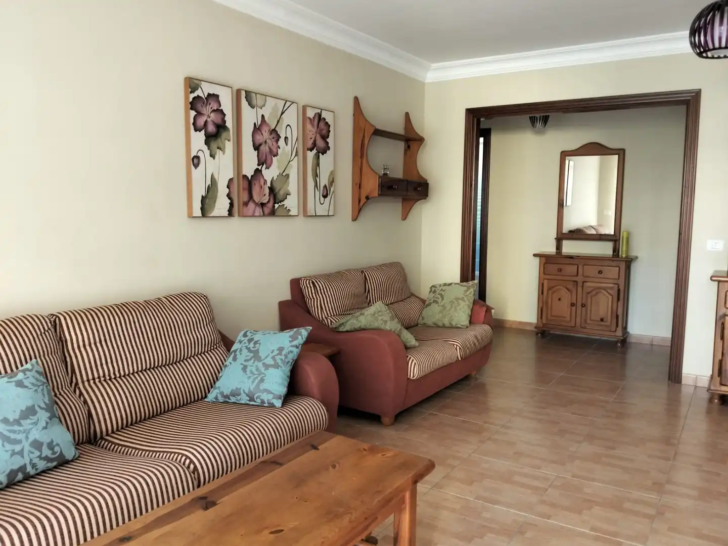 Wohnzimmer von Erdgeschoss zur Miete in Arona mit Terrasse, Möbliert und Ofen