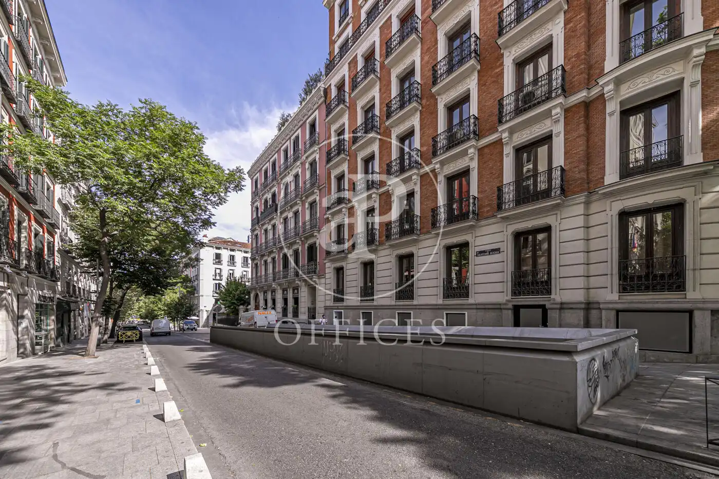 Vista exterior de Oficina de lloguer en Madrid amb Aire condicionat