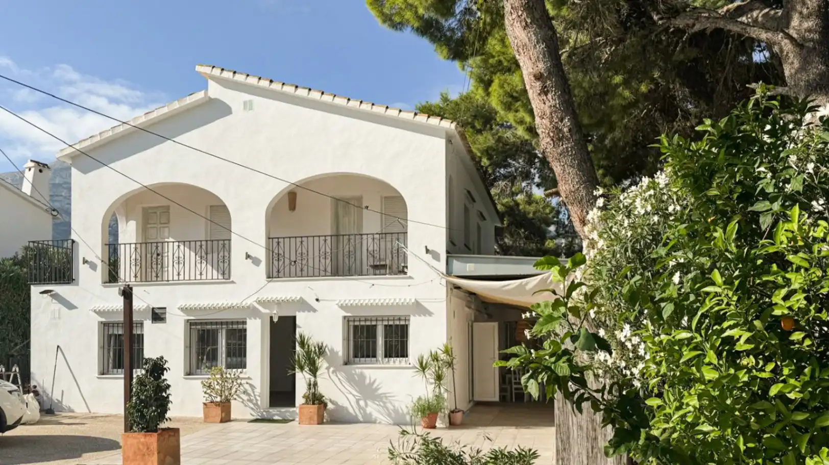 Detached house with garden for sale in Las Rotas / Les Rotes