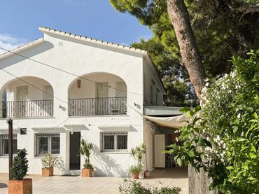 Villa mit Garten zum Verkauf in Las Rotas / Les Rotes