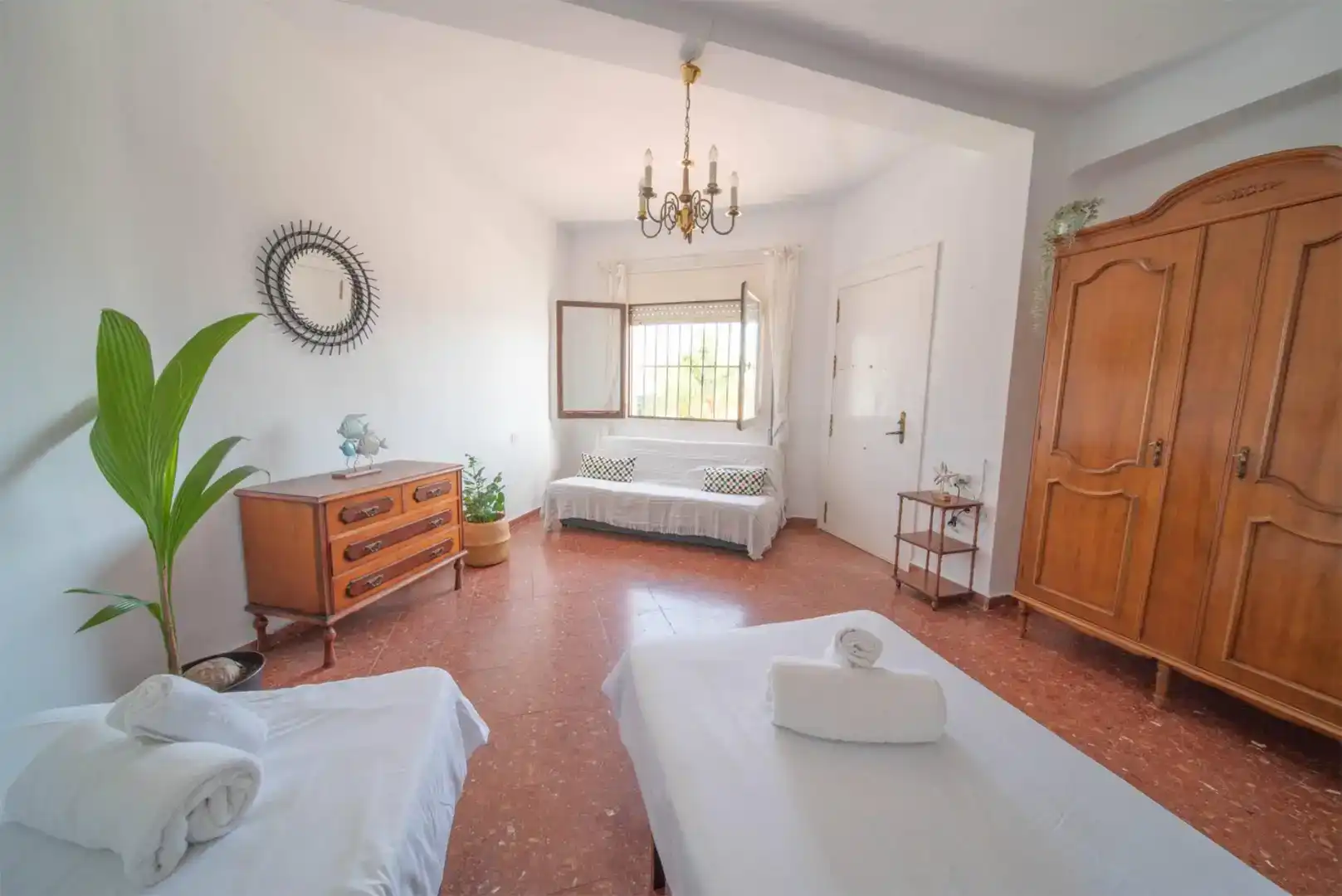 Dormitori de Casa o xalet de lloguer en Nerja amb Aire condicionat, Jardí privat i Traster